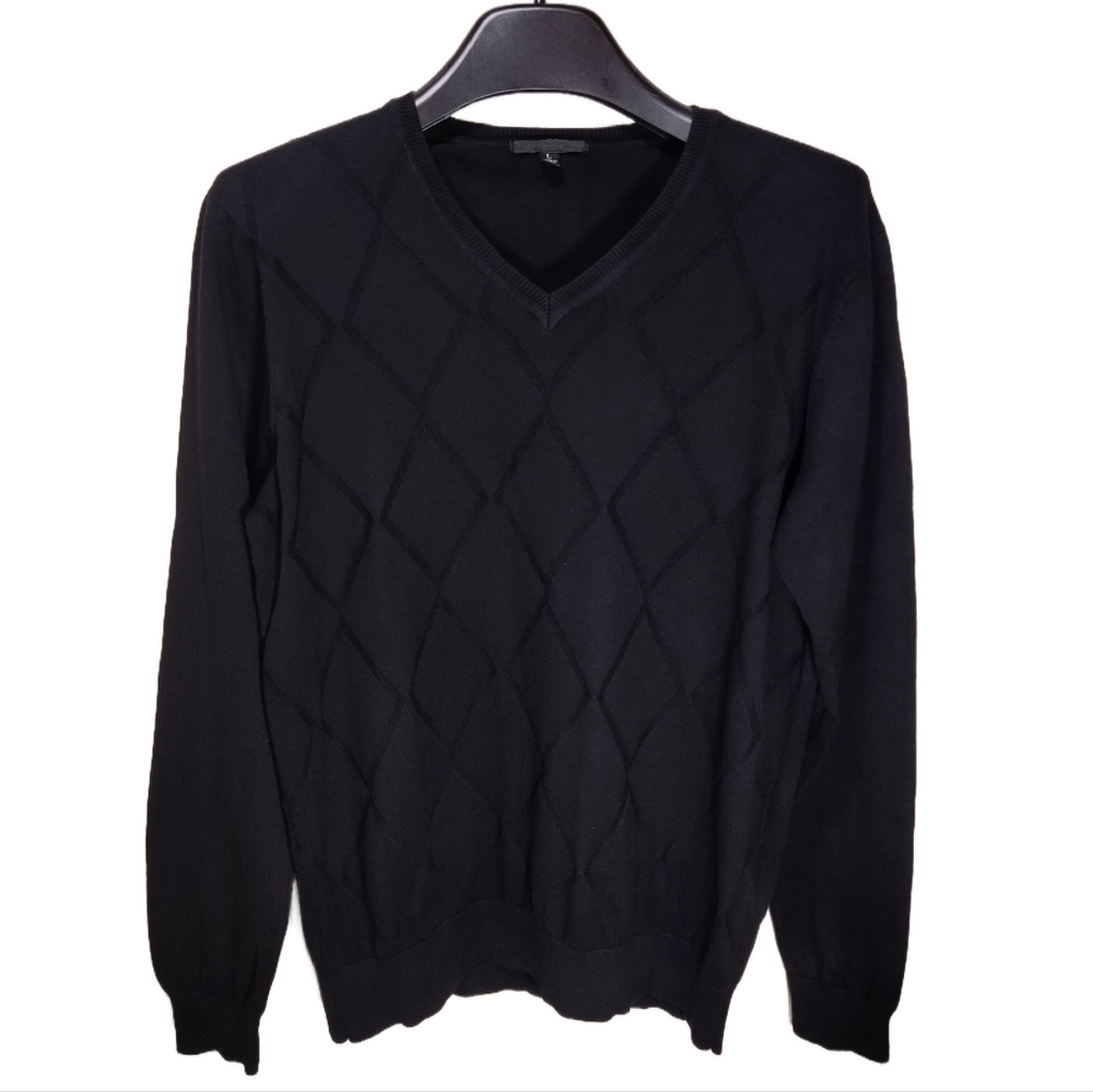 Black diamond pattern knit v-neck sweater